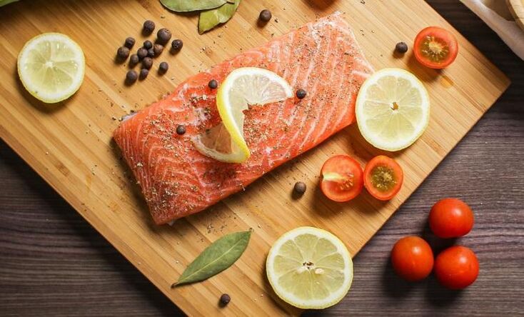 peixe com vegetais para perda de peso em uma dieta